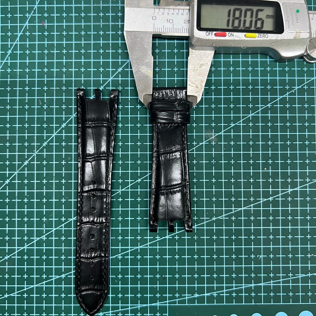 Custom Handmade Calfskin Leather With Alligator Pattern Strap For Versace V-RACE CHRONO GMT VEBV 22mm 24mm (5)