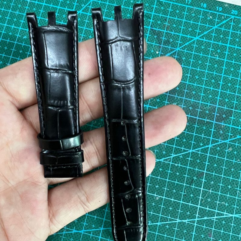 Custom Handmade Calfskin Leather With Alligator Pattern Strap For Versace V-RACE CHRONO GMT VEBV 22mm 24mm (5)
