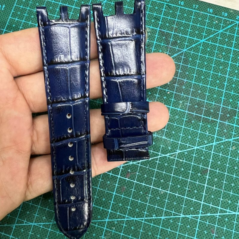 Custom Handmade Calfskin Leather With Alligator Pattern Strap For Versace V-RACE CHRONO GMT VEBV 22mm 24mm (5)