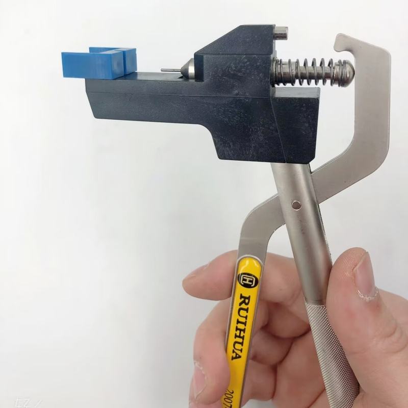 Repair Tool for Disassembling Watch Metal Strap Suitable for Watchmakers of Various Sizes Watch Strap Removal Tool