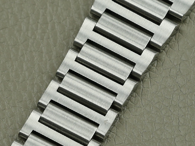 Click to read more about how to clean a metal watch strap Buy Ladies & Men's Longines replacement watch bracelet at good price.We offer Longines replacement watch band in different materials, including steel , FKM rubber straps and custom leather straps.