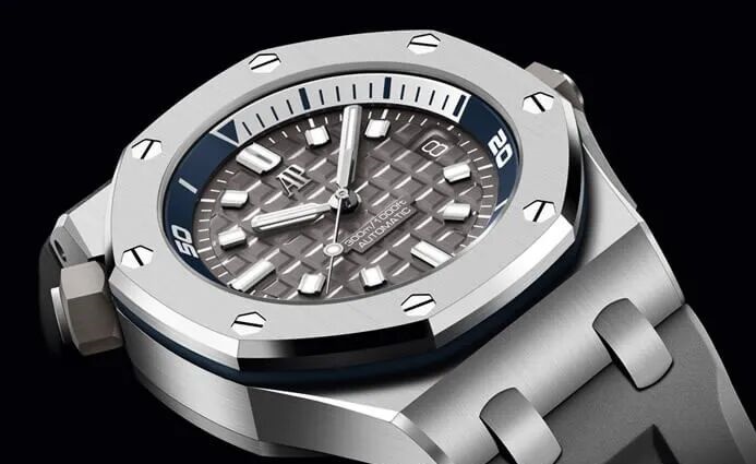 AP Royal Oak vs Royal Oak Offshore Design and Strap Differences